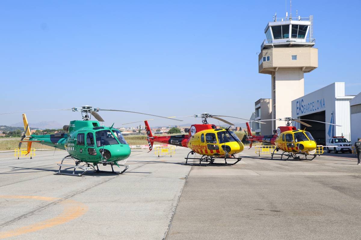 Els helicòpters d`emergències, preparats a l`Aeroport de Sabadell - Victor Castillo Els helicòpters d`emergències, preparats a l`Aeroport de Sabadell