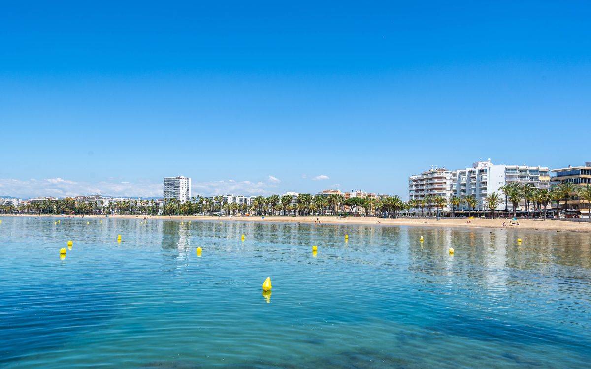 Mor un turista de 65 anys quan es banyava en una platja de Salou
