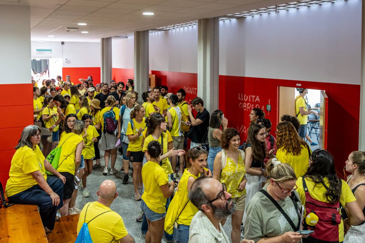 El personal educatiu ocupa la Facultat d'Educació de la UAB en una nova aturada al Vallès: 