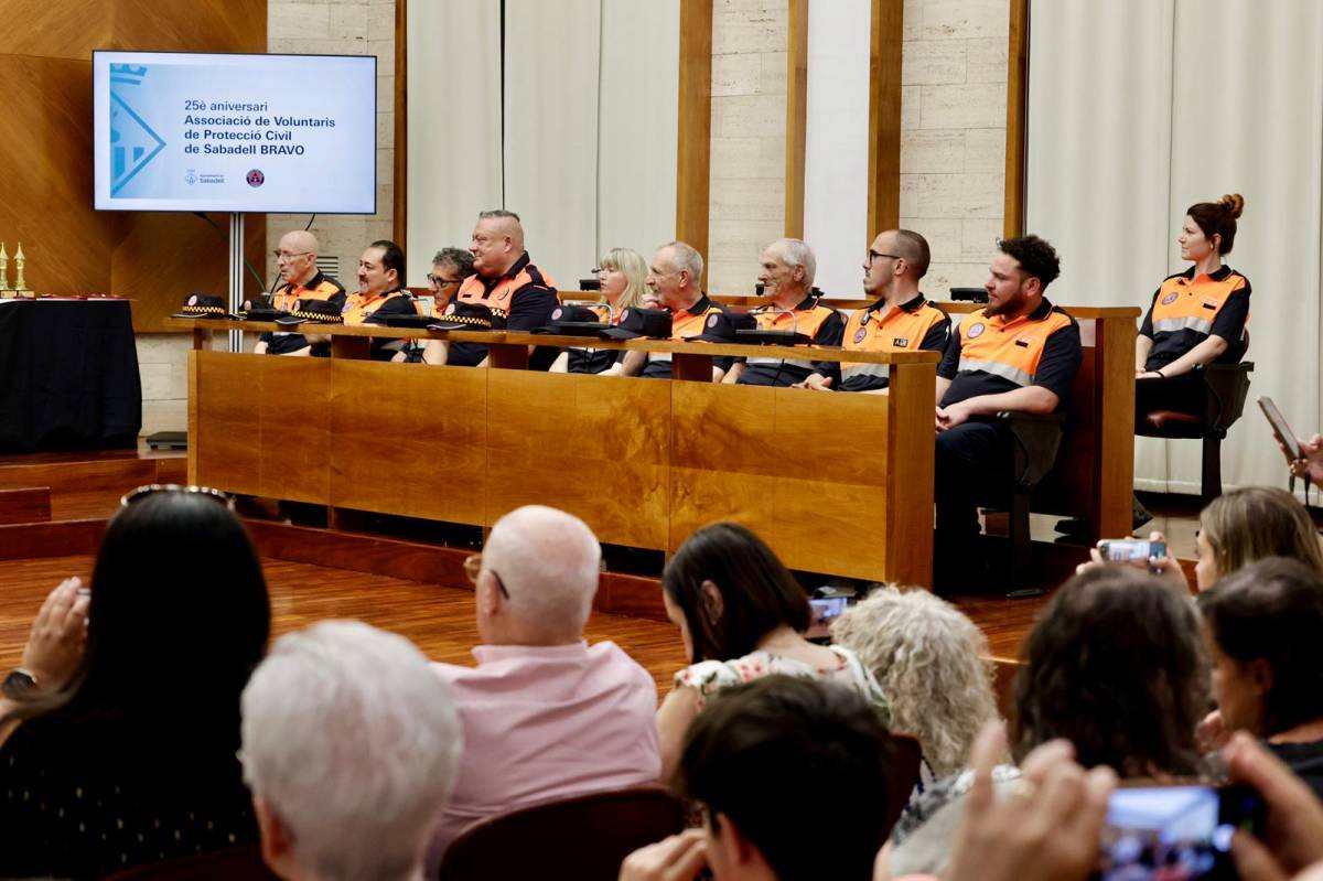 Rebuda institucional de l’Associació de Voluntaris de Protecció Civil de Sabadell BRAVO - Juanma Peláez Rebuda institucional de l’Associació de Voluntaris de Protecció Civil de Sabadell BRAVO