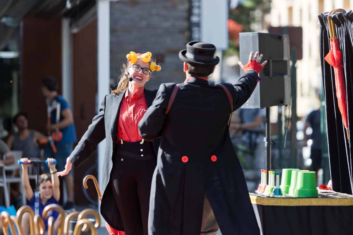 Circ a la Plaça Vella en el dia mundial de l'esclerosi múltiple