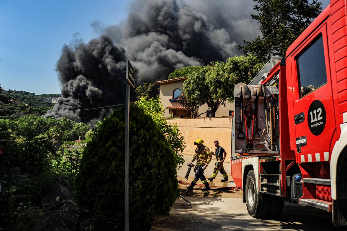 Estabilitzada la part forestal de l'incendi a Òrrius