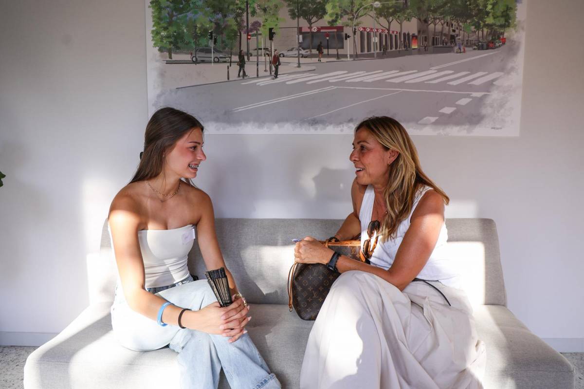 Aina Avellaneda i Olga Bayer, abans de l`acte - Víctor Castillo Aina Avellaneda i Olga Bayer, abans de l`acte