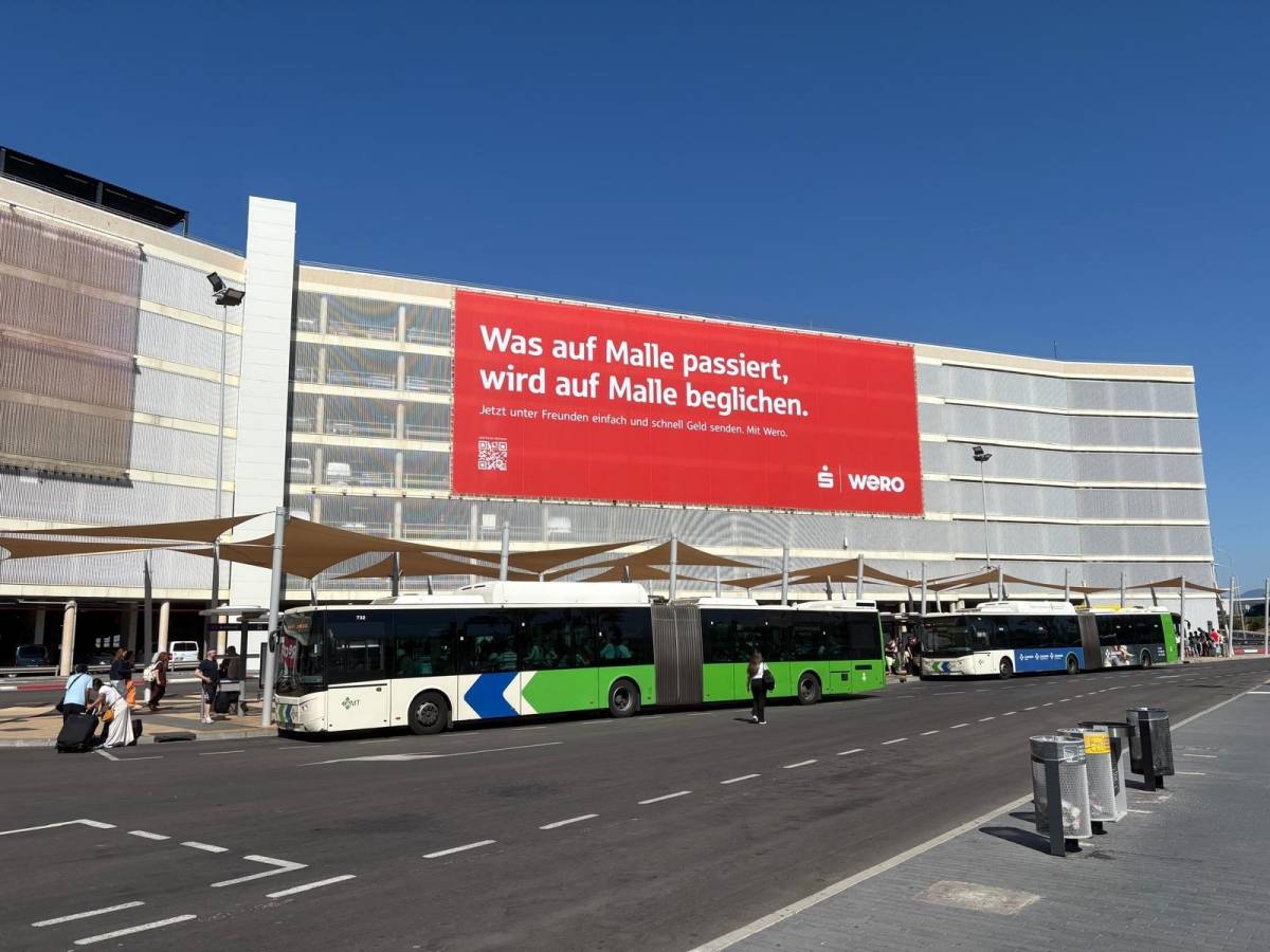 «El que passa a Mallorca es queda a Mallorca»: la lona en alemany que ha encès la polèmica a l'illa