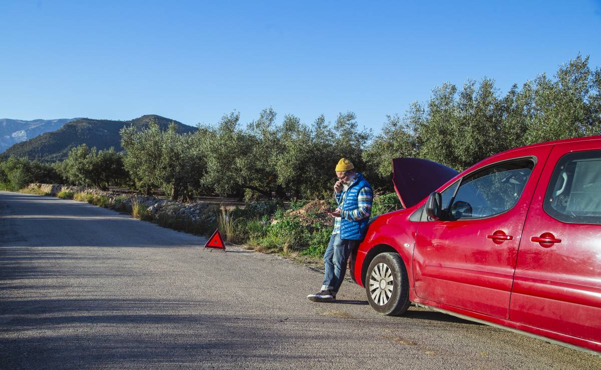La DGT alerta d'una multa de 200 euros per no portar aquest element obligatori al cotxe