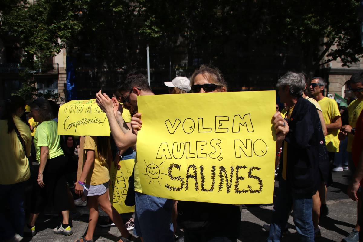 «A cap altre edifici públic es treballa a 32 °C»: la comunitat de Criar s'indigna per la calor a les aules