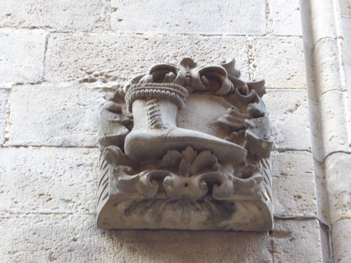 Insígnia del gremi de sabaters a la catedral de Barcelona - Nació
