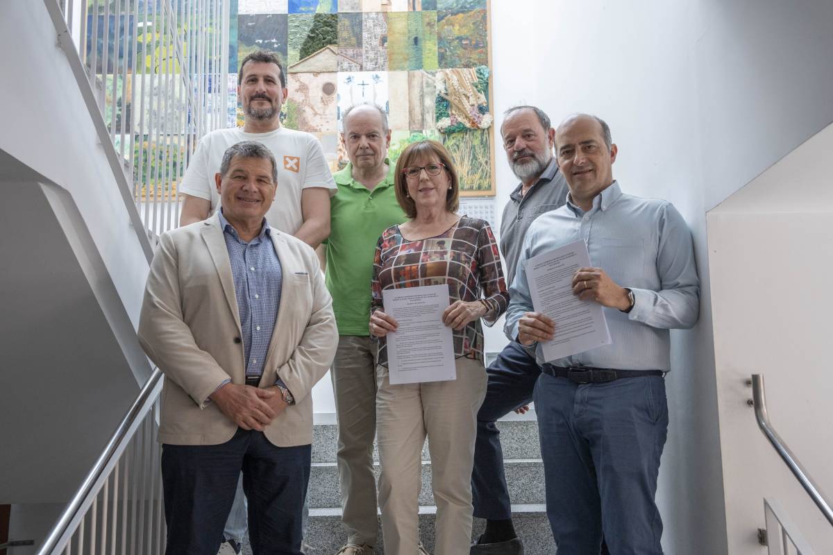 L’oposició de Matadepera segella un pacte amb una plataforma veïnal per revertir el polèmic model de residus