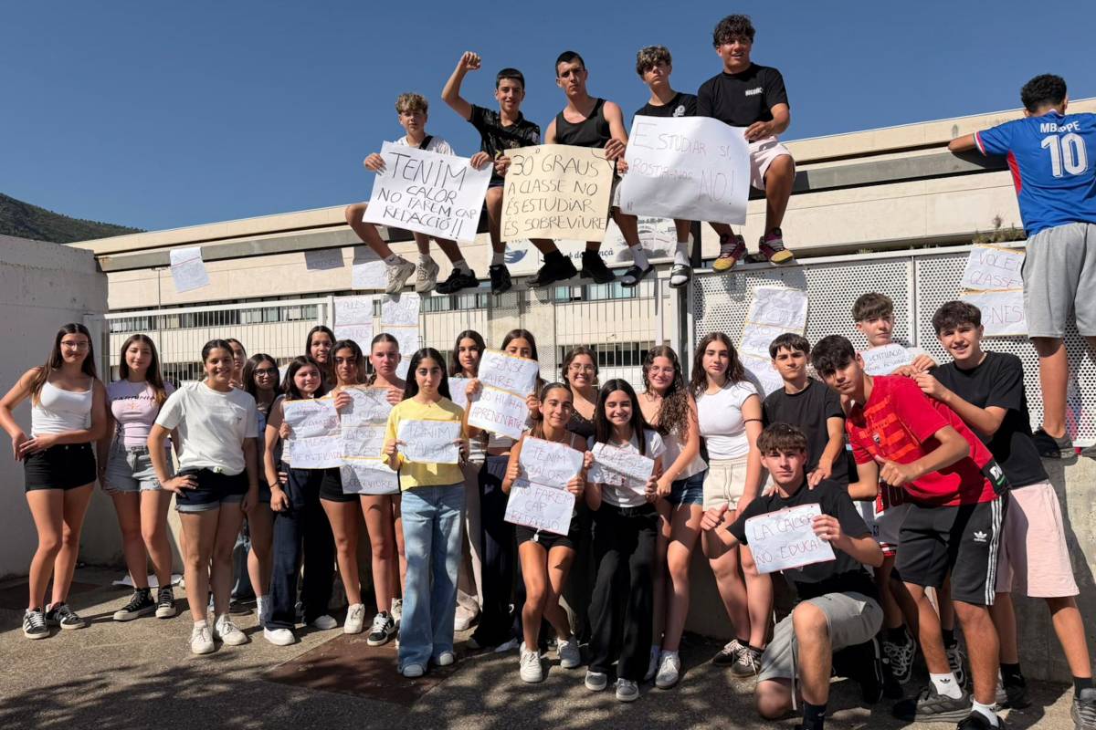 Una trentena d'alumnes es planten per la calor «insuportable» a les aules de l'Institut de Llançà