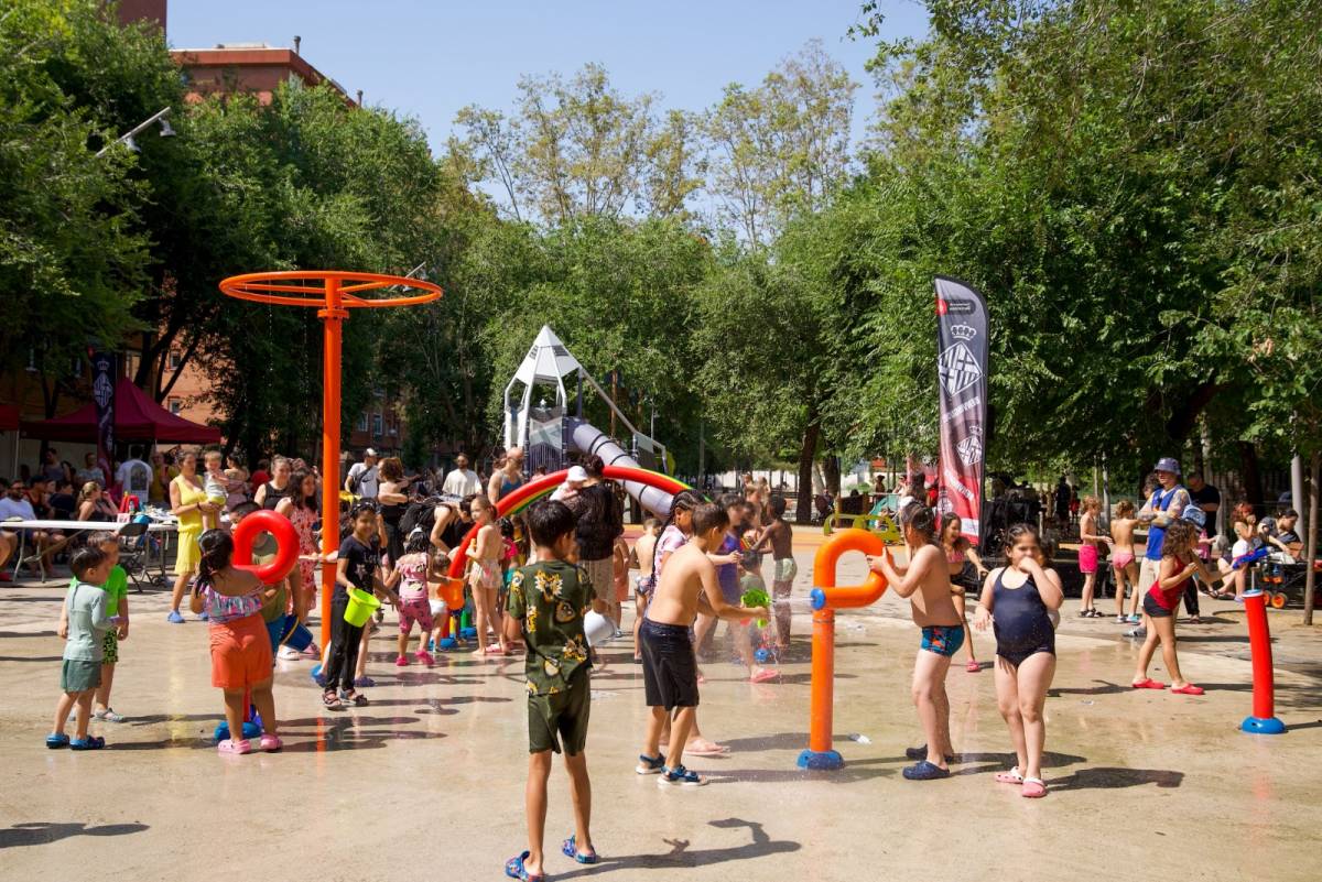 Barcelona estrena aquest estiu nou jocs d'aigua més: on i quan s'obriran?