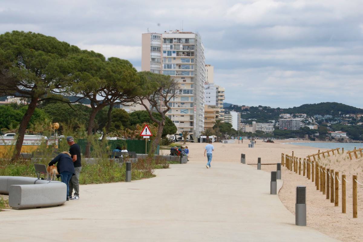 Un incendi obliga a evacuar més de 300 persones d’un hotel de Castell-Platja d’Aro