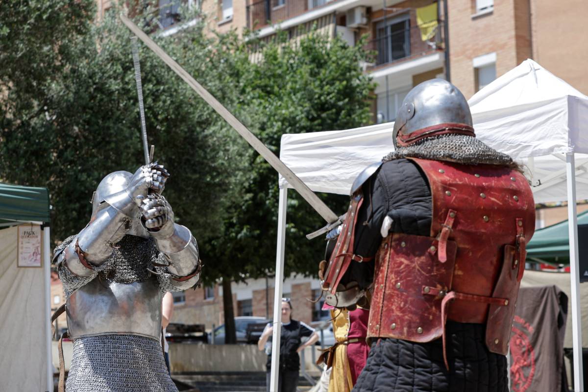 Batalles d'espases sota el sol a la Fira Medieval de Can Boada