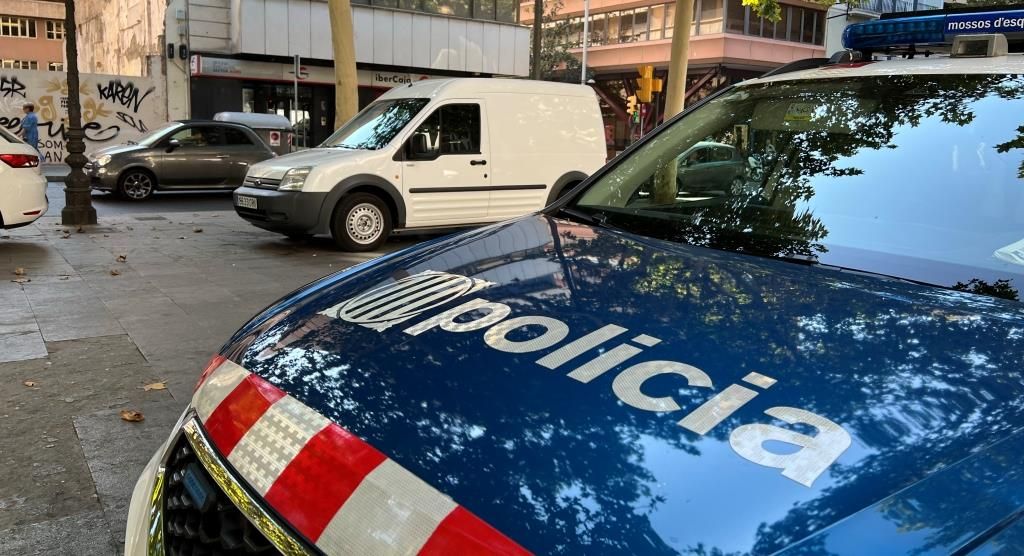 Detenen un treballador d'una residència de gent gran de Barcelona per tocaments