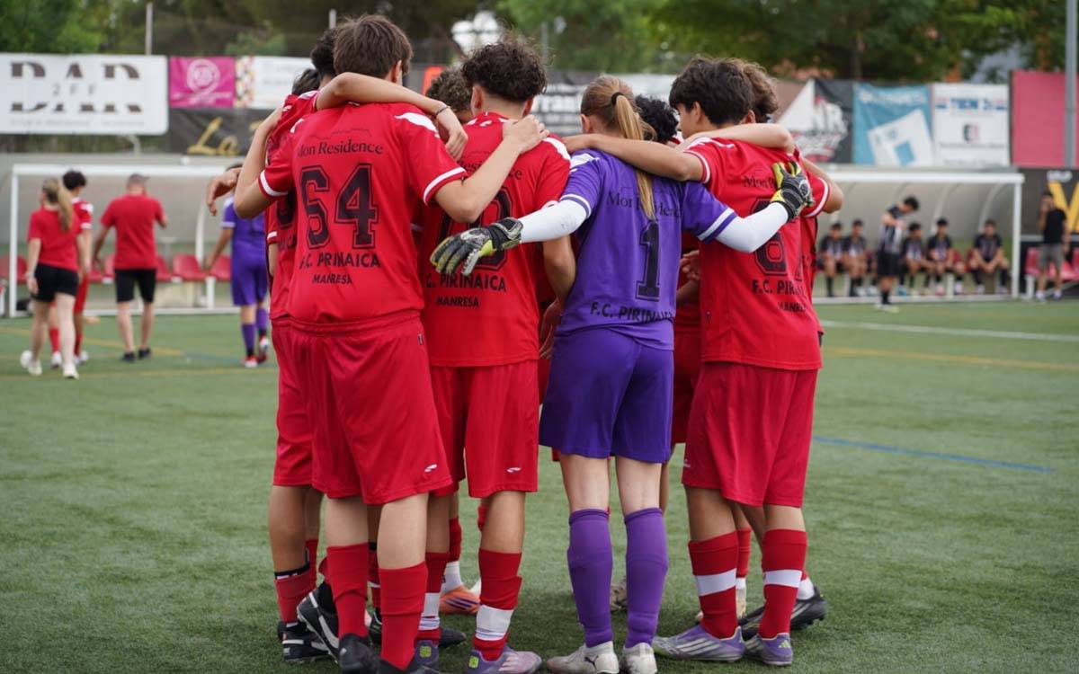 Els jugadors de la Pirinaica fan pinya - Hasmukh Kerai