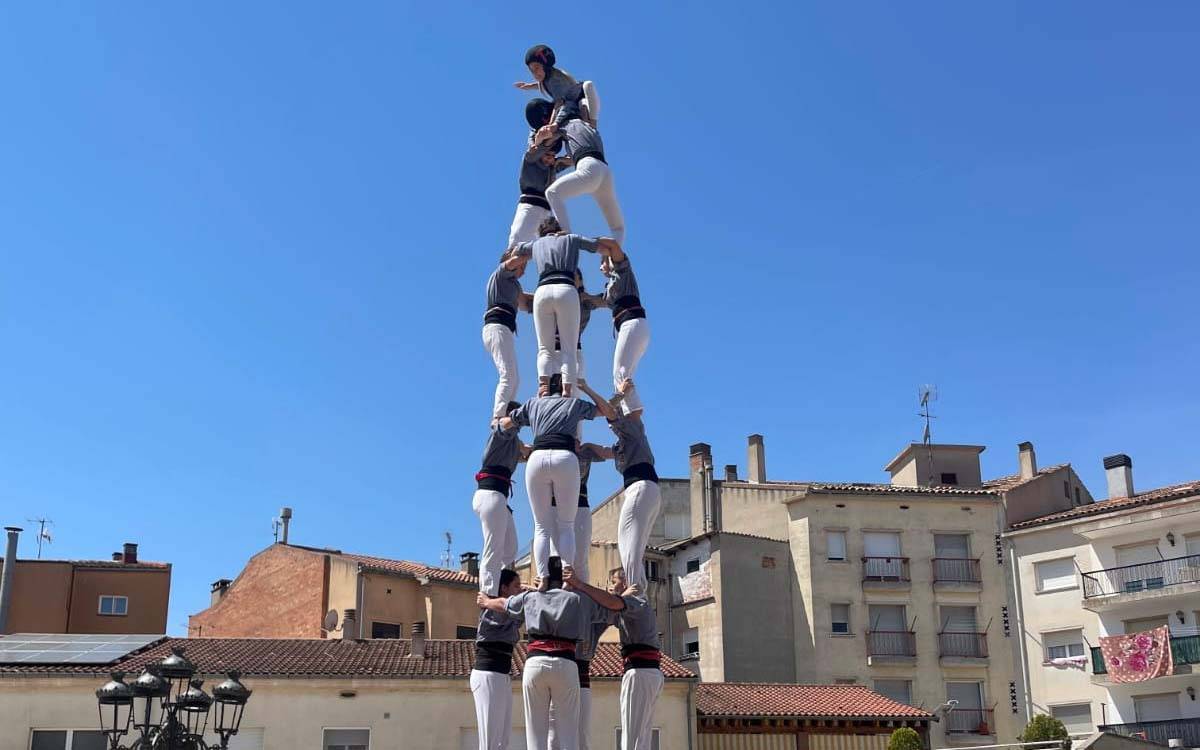 Els Tirallongues descarreguen a Calaf el primer castell de vuit de la temporada