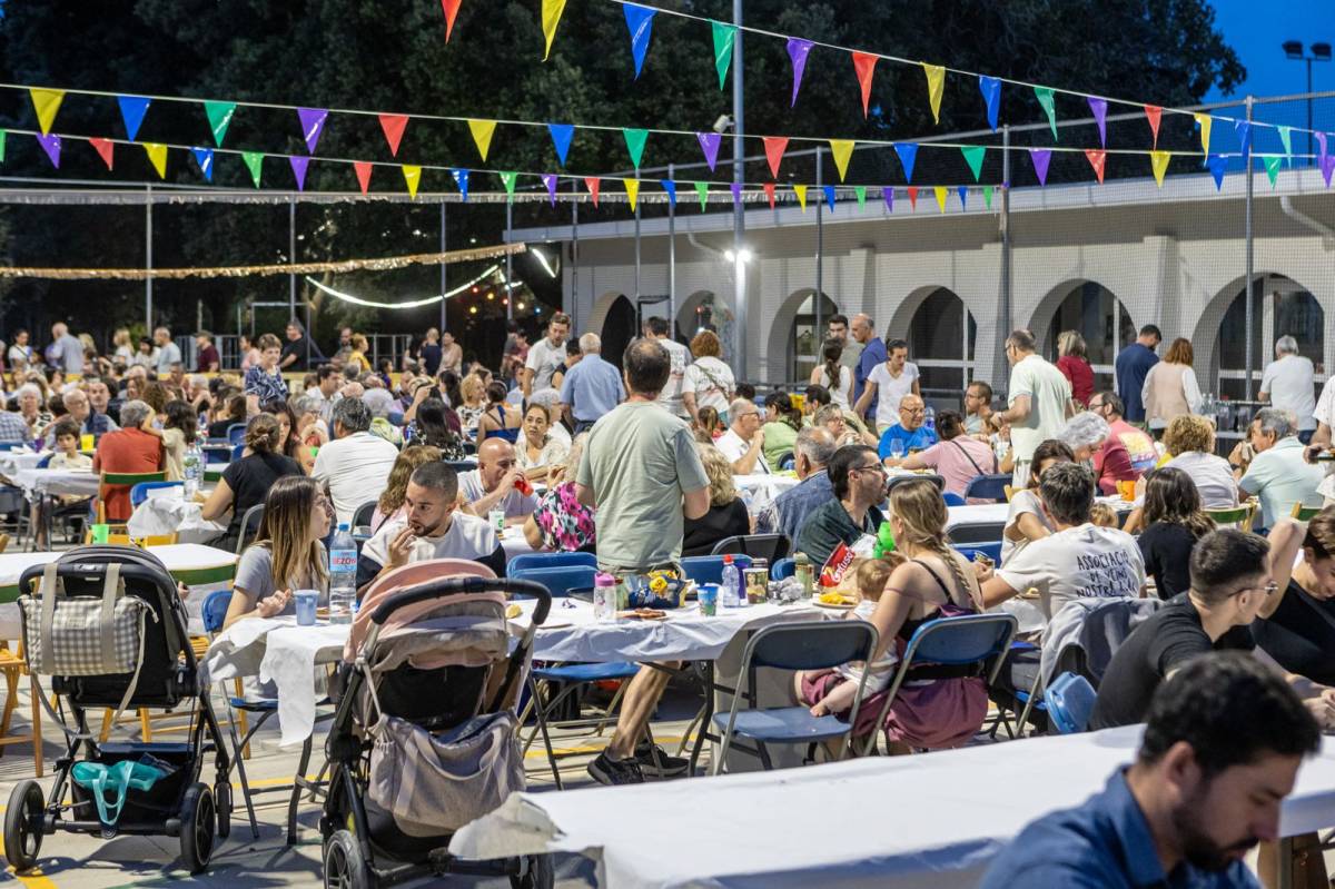 Botifarrada popular de la festa major de Nostra Llar - JUANMA PELÁEZ Botifarrada popular de la festa major de Nostra Llar