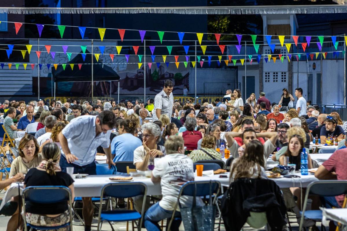 Botifarrada popular de la festa major de Nostra Llar - JUANMA PELÁEZ Botifarrada popular de la festa major de Nostra Llar