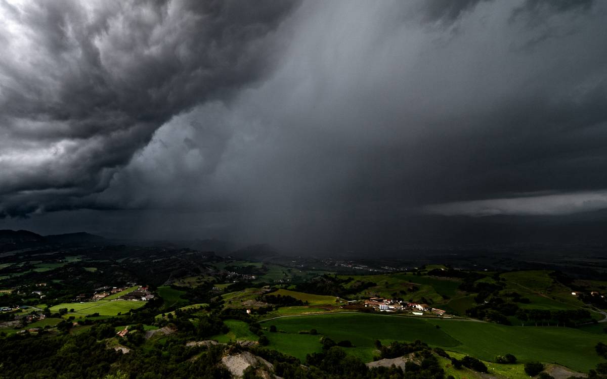 Primavera Osona i el Lluçanès 2026: cortines de pluja amenacen Orís. - Emili Vilamala Primavera Osona i el Lluçanès 2026: cortines de pluja amenacen Orís.