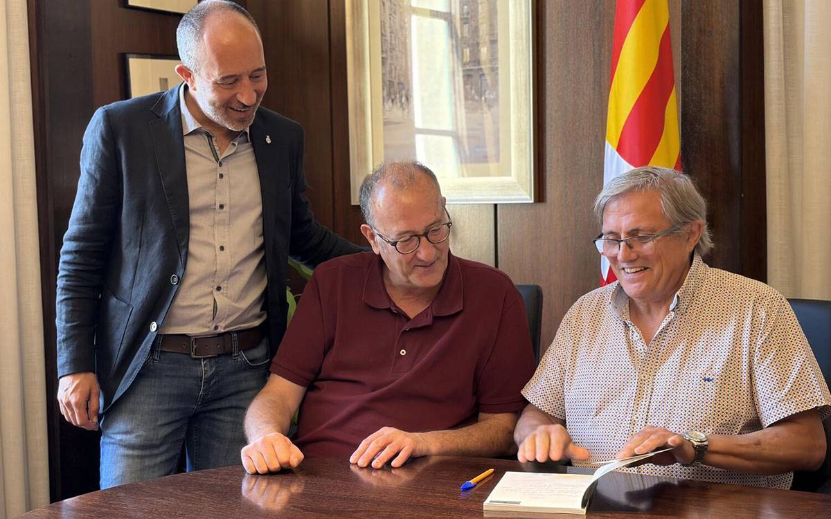 Òmnium i l'Ajuntament de Manresa reclamen reforçar el català a l'escola i l'esport
