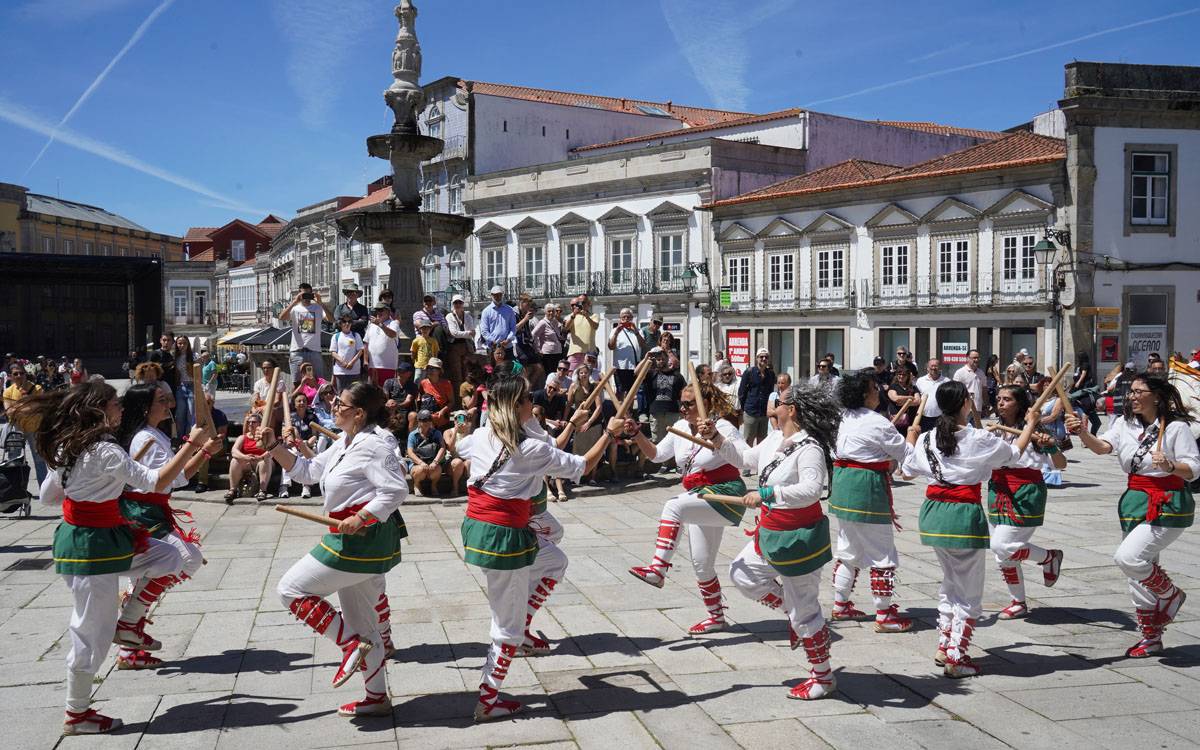 Les colles bastoneres de Castellbell i Rajadell participen en una trobada internacional a Portugal