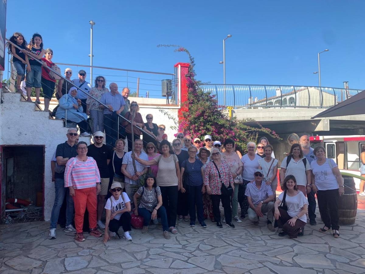 Una cinquantena d’alumnes i docents del Centre de Formació de Persones Adultes del Solsonès participen en una jornada cultural a l’Empordà