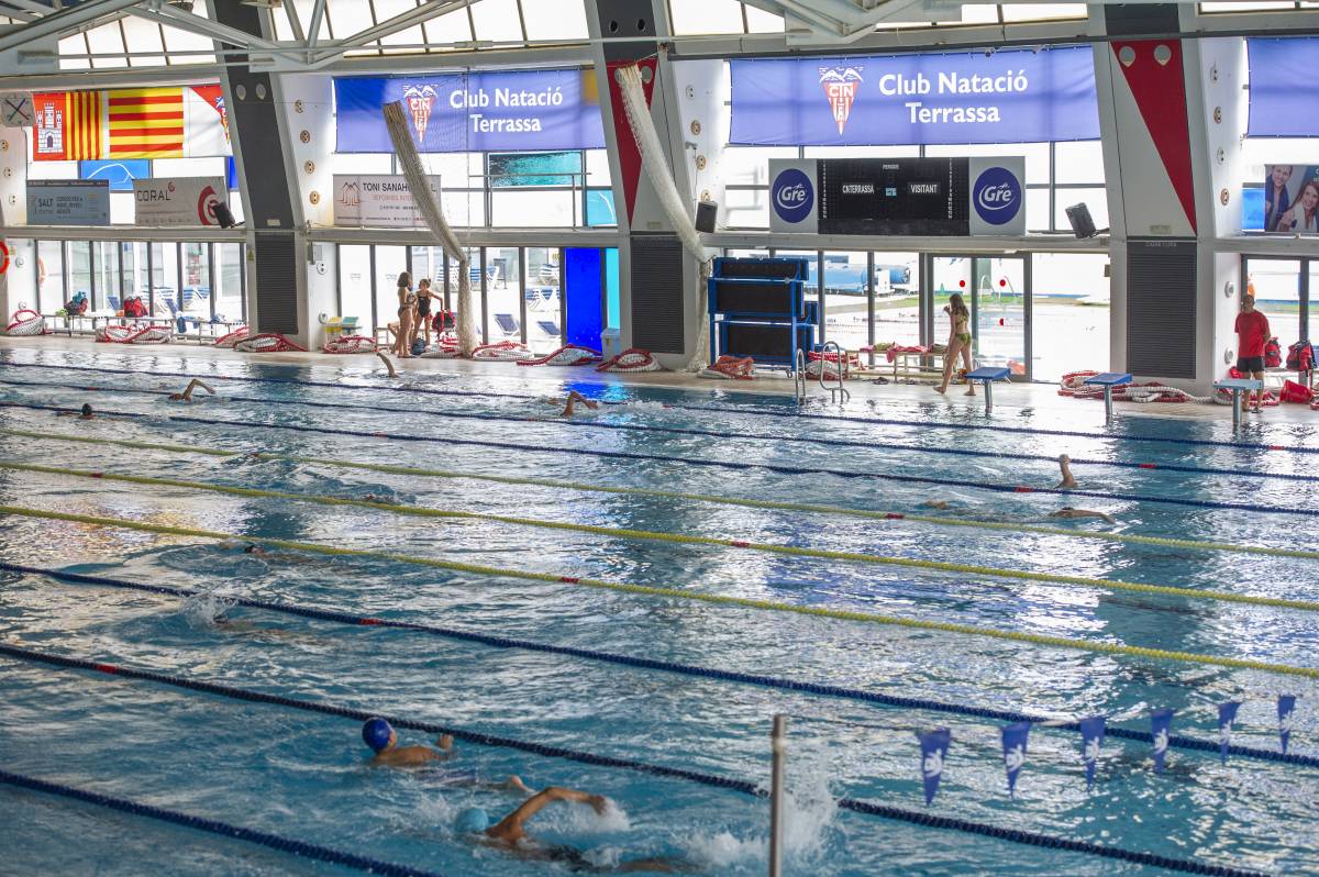 Un carril de piscina per nedar en cultura a Terrassa