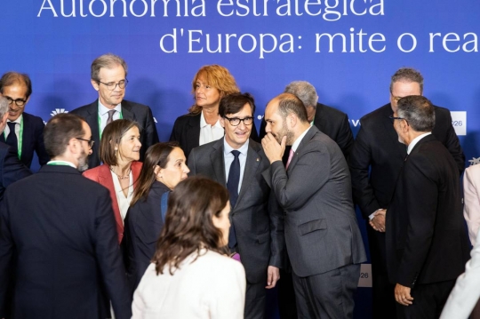 Només l'habitatge enterboleix l'alineament d'Illa amb el món econòmic