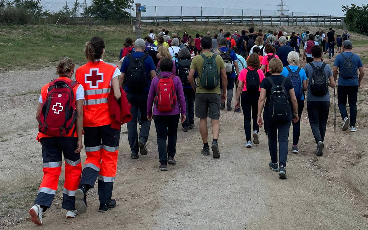 La Caminada Nocturna Solidària de Creu Roja al Bages celebra la desena edició