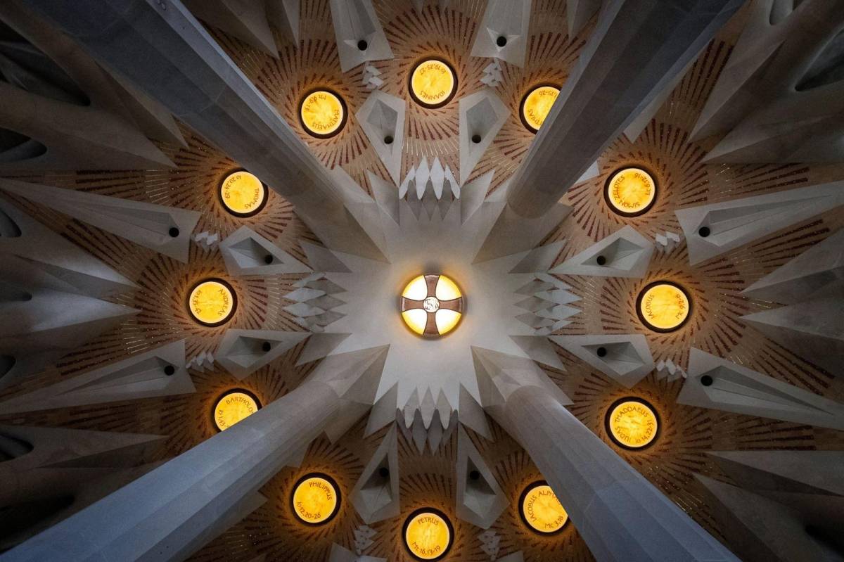 Junts pressiona Illa perquè la benedicció de la torre de la Sagrada Família sigui en català