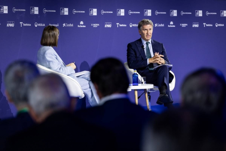  Xoc frontal entre Feijóo i el Cercle: «Per què no es posa d’acord amb el PSOE?»  