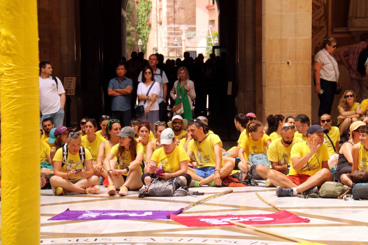 De desconvocar manifestacions a una vaga indefinida: els escenaris que obre la consulta docent