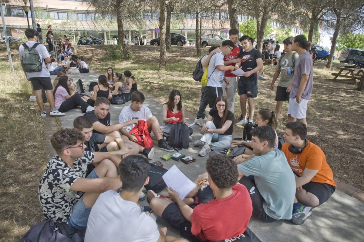 La preparació per les PAU va més enllà de llibres: “Són importants, però no determinen tota una vida”
