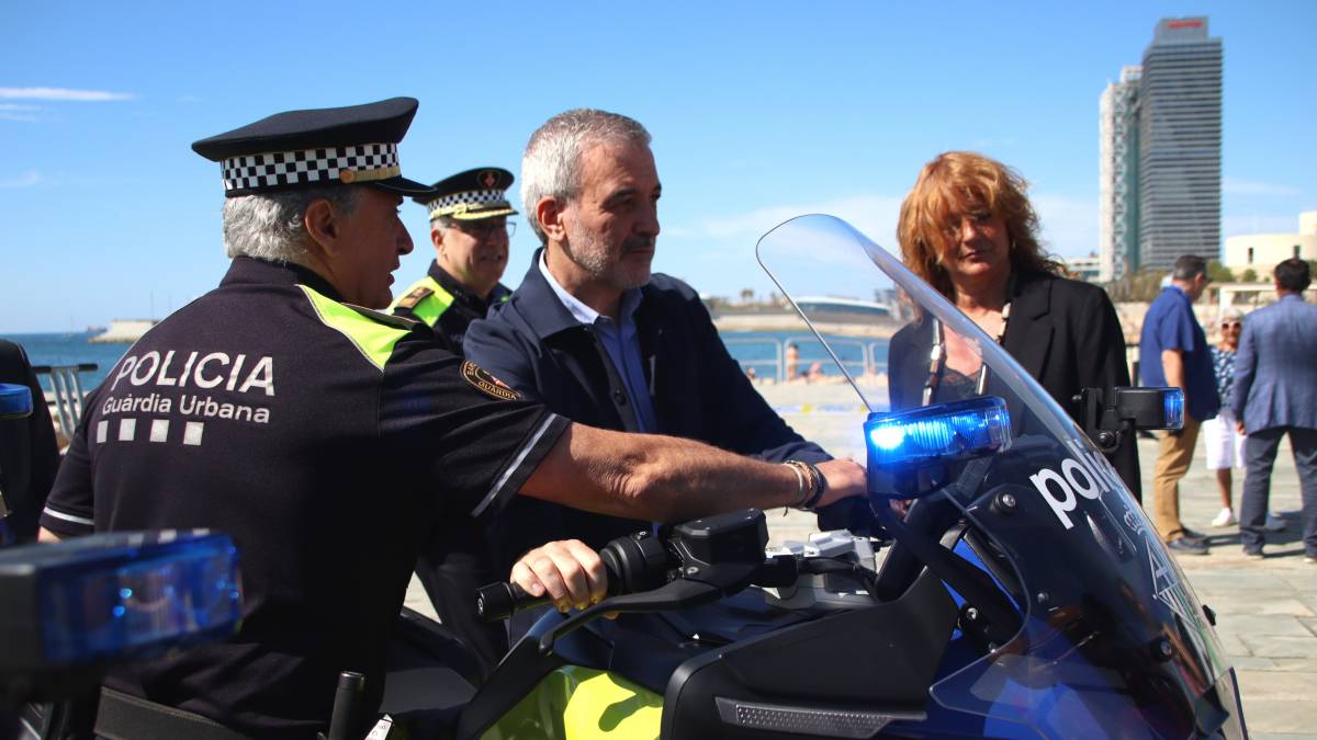 Collboni anuncia la instal·lació de càmeres de vigilància al front marítim de Barcelona abans de Sant Joan