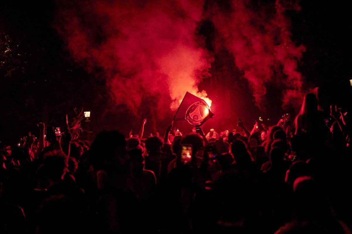 Cinc claus psicològiques que expliquen el fanatisme al futbol: «L'afició pot ser una comunitat que cuida o que destrueix»