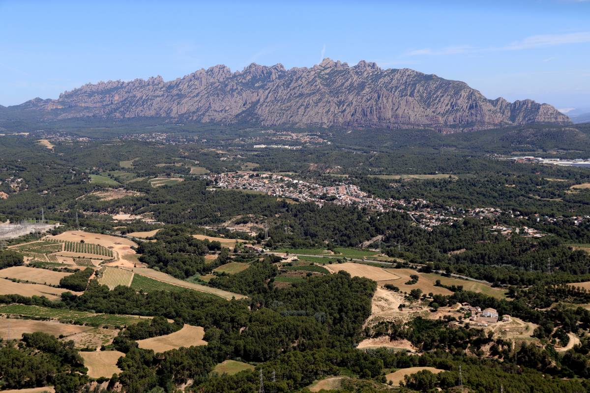 Montserrat des de l'aire - Mar Martí / ACN