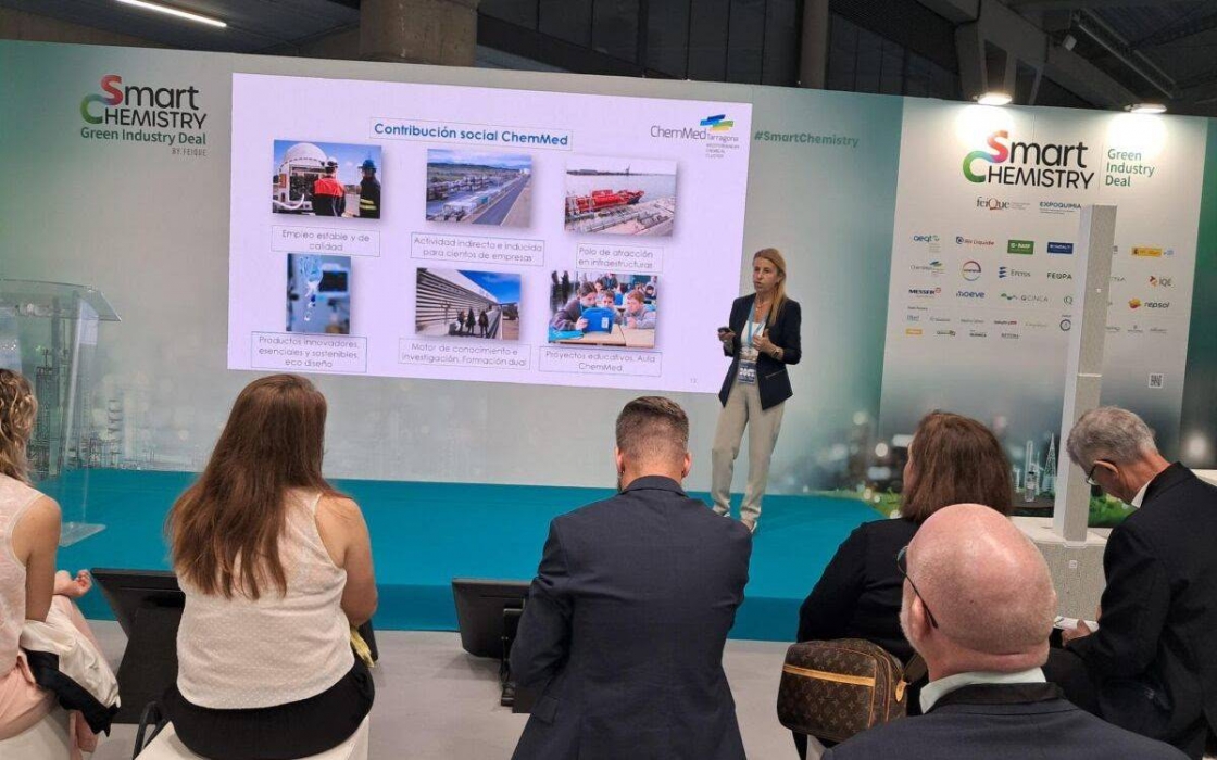 ChemMed i l'AEQT exposen a Expoquimia els plans de descarbonització i talent en la indústria química