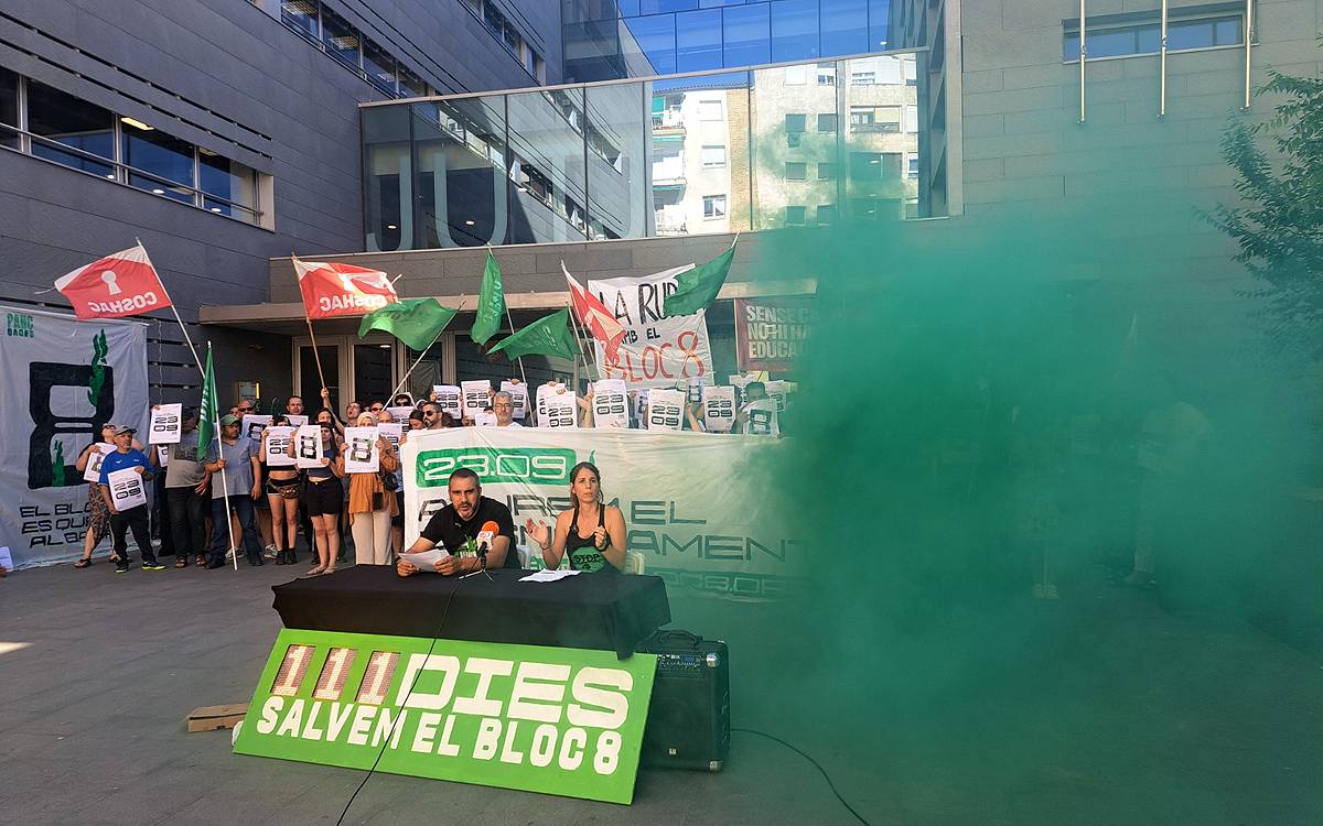 Un marcador compta enrere els dies per al macrodesnonament del Bloc 8