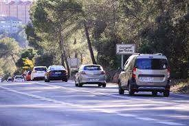 Una topada entre dos vehicles provoca una llarga cua a la carretera entre Castellar i Sabadell