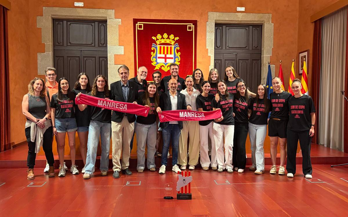 Recepció institucional al Sènior B del Manresa Club Bàsquet Femení per l'ascens a Copa Catalunya