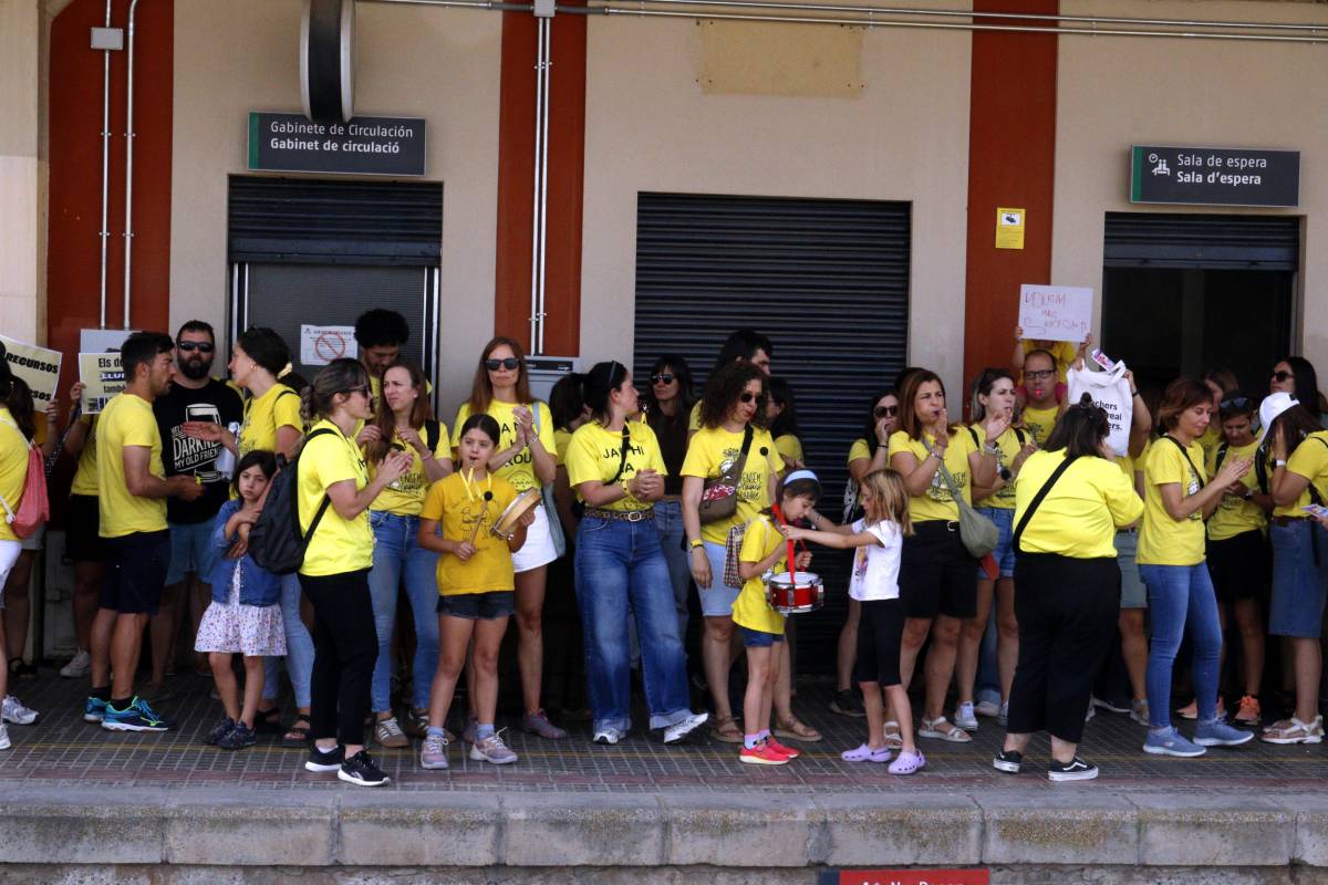 Mobilització de docents a Tàrrega amb motiu de la jornada de vaga a Lleida