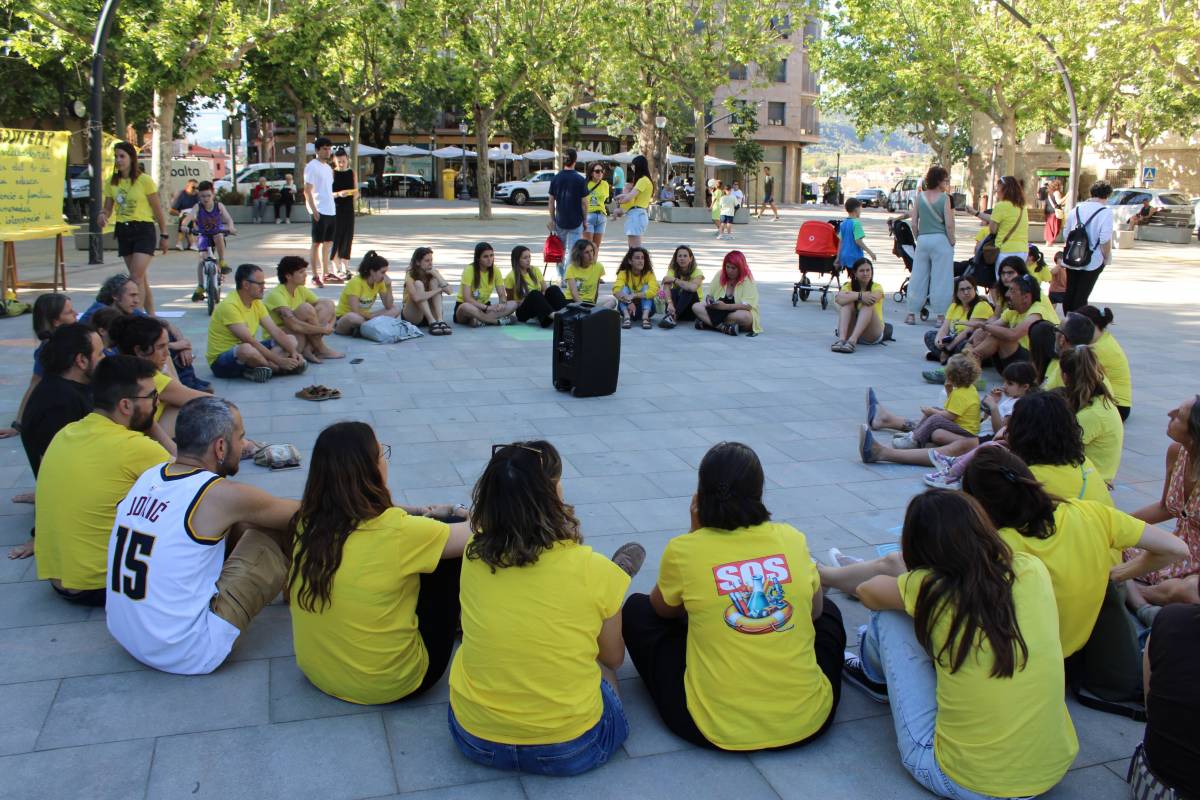 Personal docent del Solsonès es concentra a Solsona per exigir millores laborals i salarials