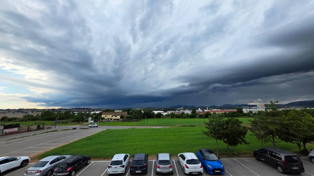 El Meteocat intensifica els avisos per tempestes: 17 comarques en perill alt