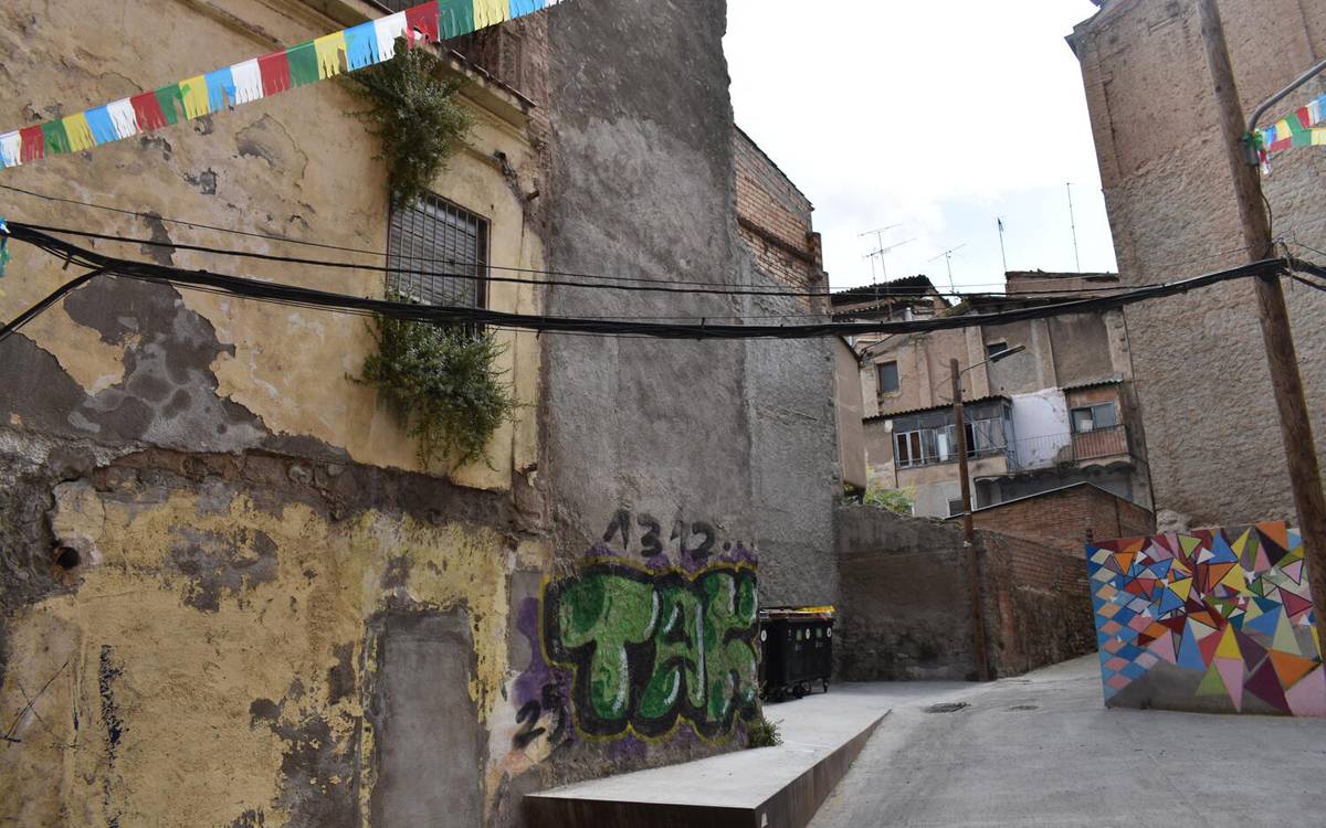 Manresa inicia l'enderroc de quatre finques al passatge Aiguader per impulsar habitatge públic