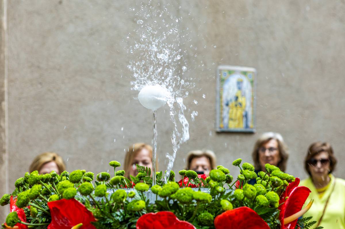 FOTOS | L'ou com balla ja és al pati de l'església de Sant Fèlix