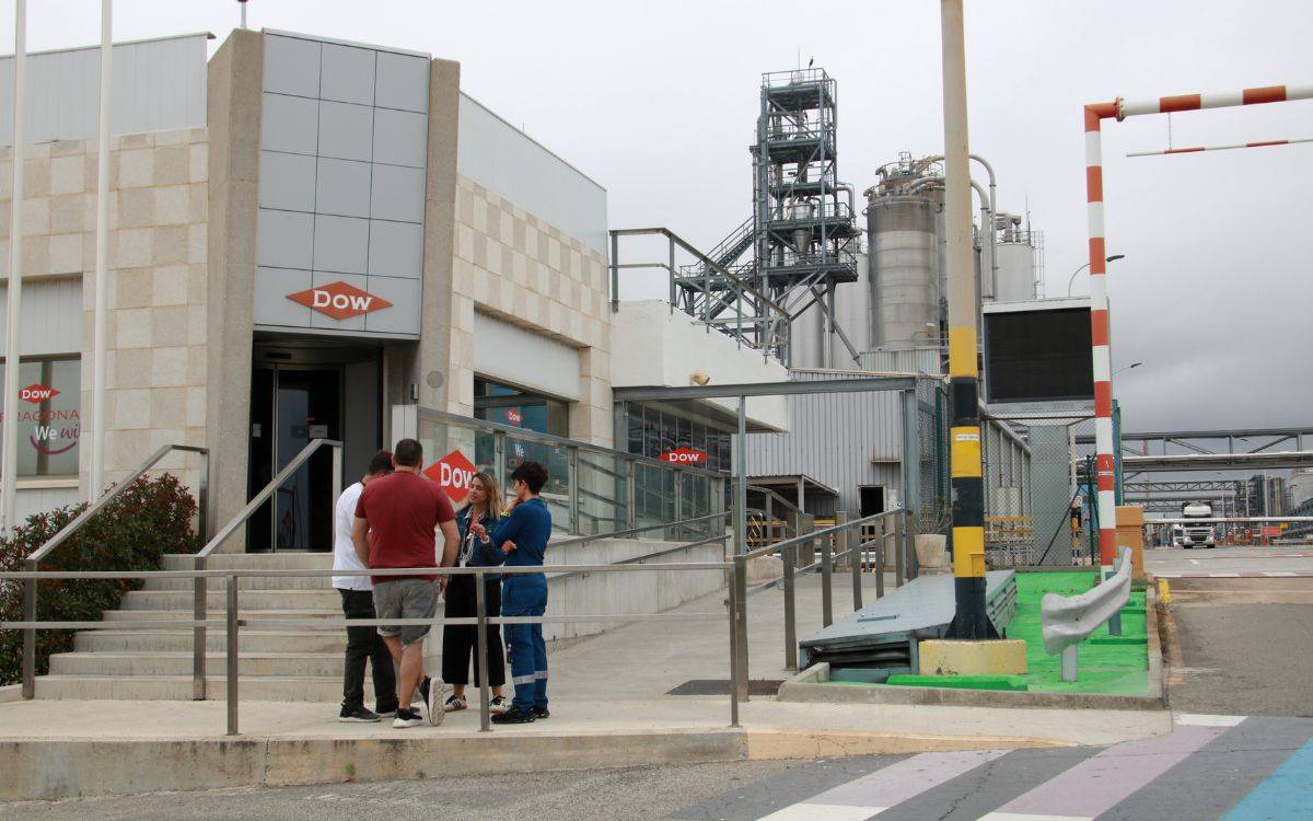 Els treballadors de Dow rebutgen els acomiadaments que preveu l'empresa: «A Tarragona no hi sobra ningú»
