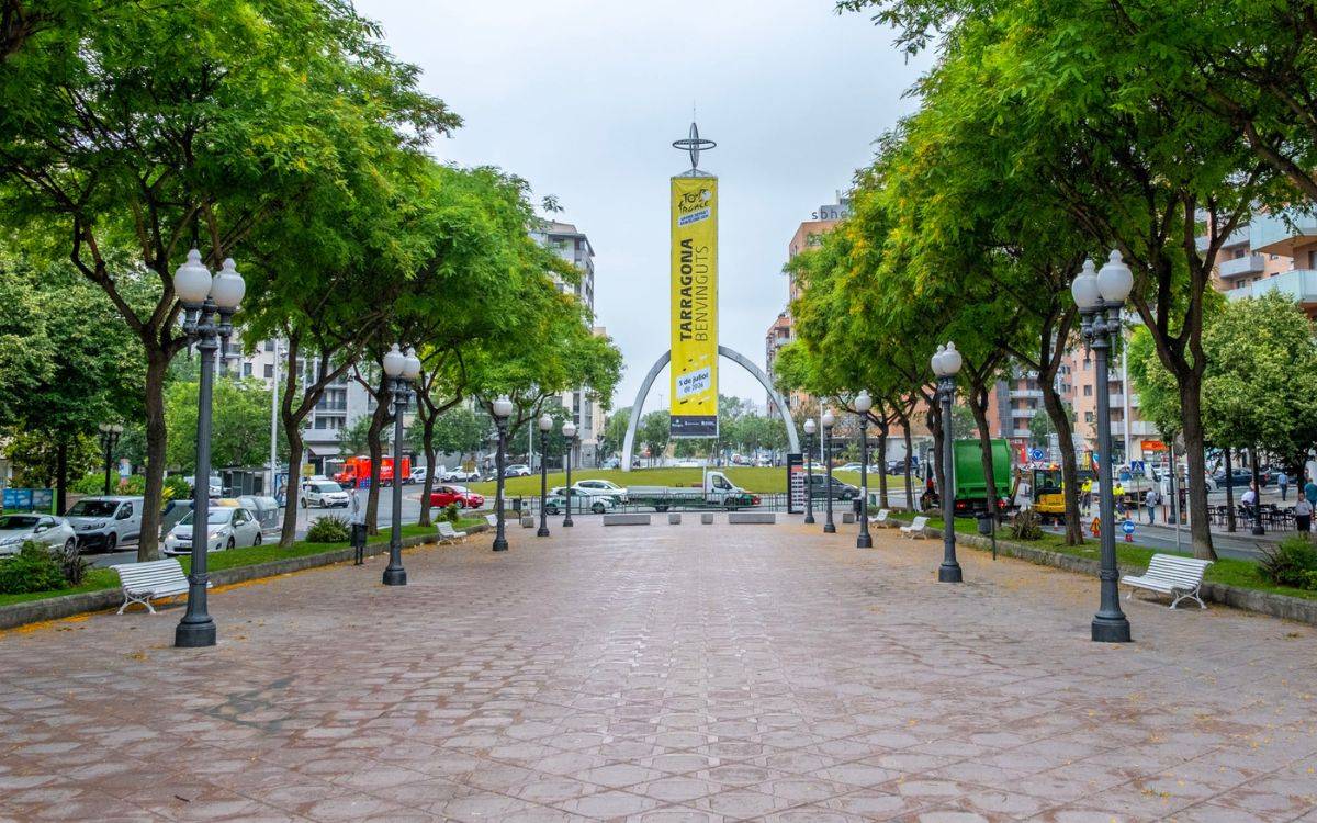 La Torre dels Vents de Tarragona es vesteix amb el groc del Tour de França