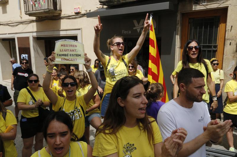 La manifestació dels docents arrenca fins al Parlament