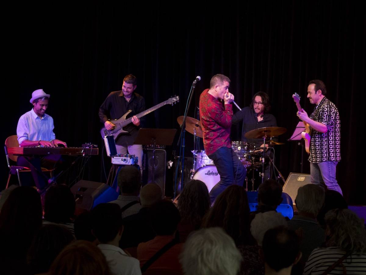 L''harmònica i el poder energètic del blues a Terrassa