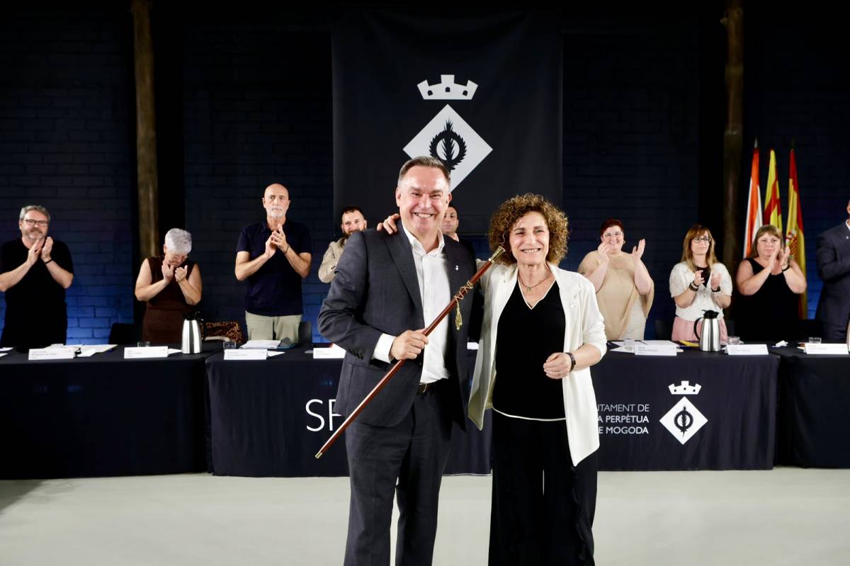 Isabel Garcia i Joan Carles Mingueza escenifiquen el relleu a Santa Perpètua