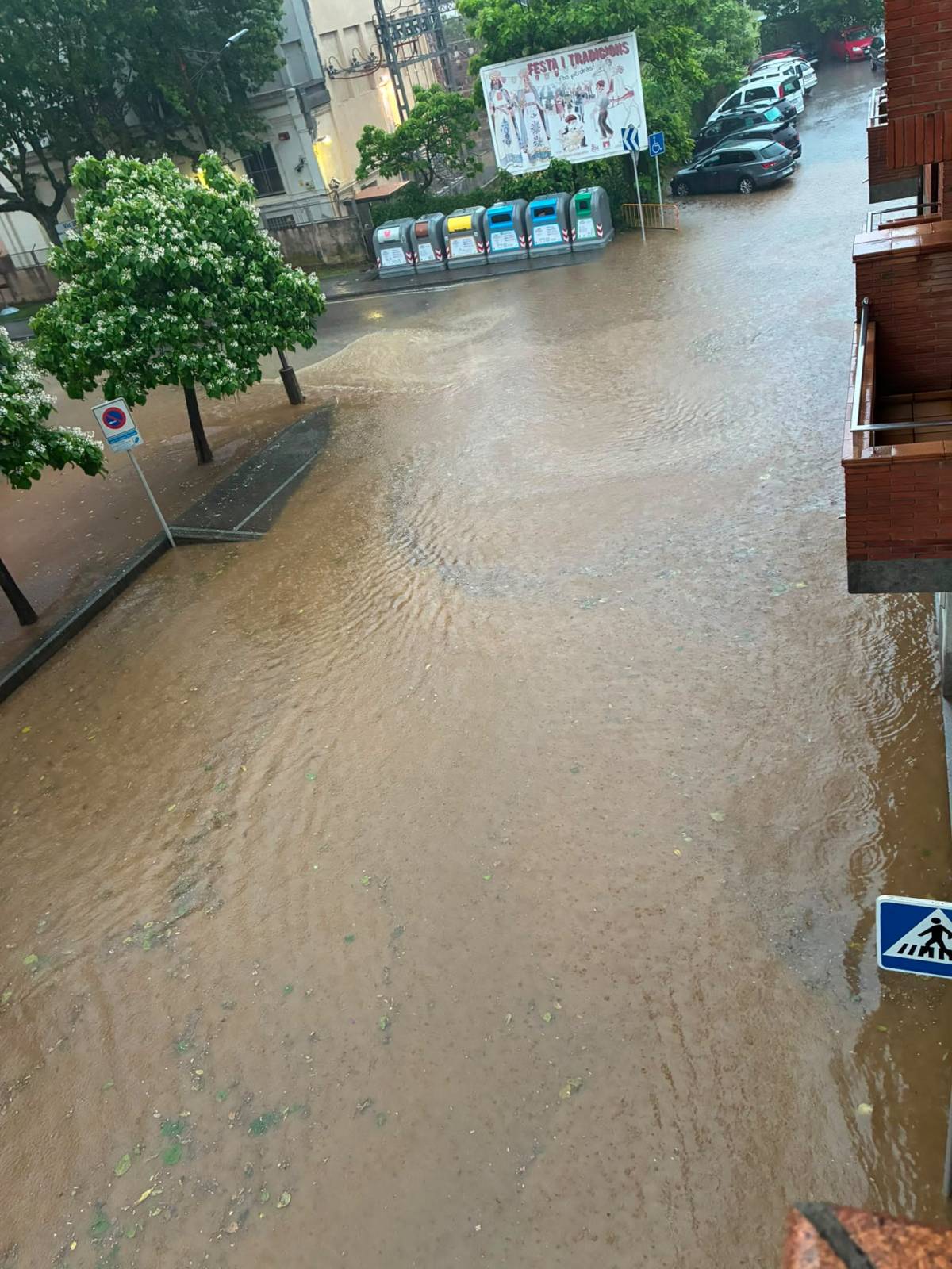 Les fortes pluges d'aquest dijous provoquen inundacions i talls a l'R3 a Ripoll